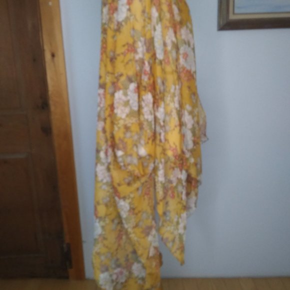 NWOT beautiful floral sheer cover up by Mudd - Picture 5 of 11